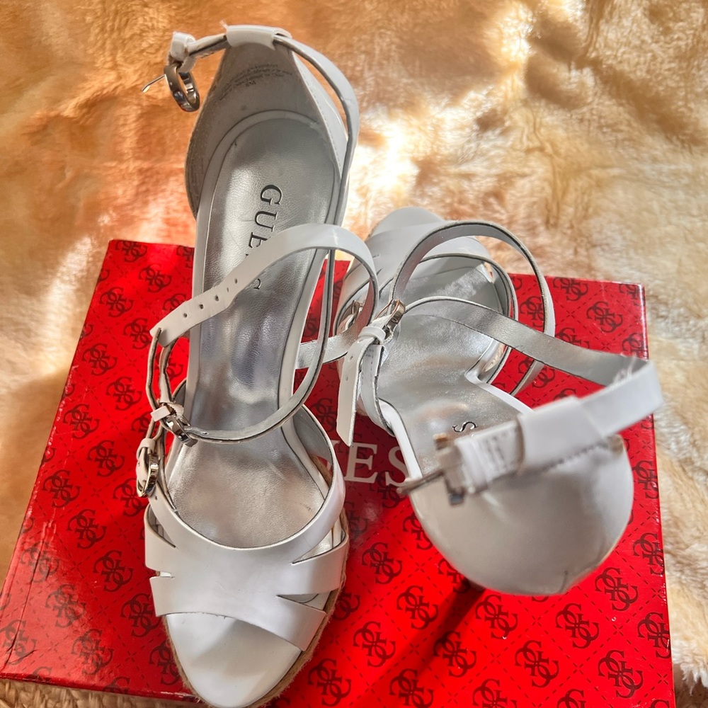 Guess White Patent Leather shoes with a platform raffia heel  Women Size 8